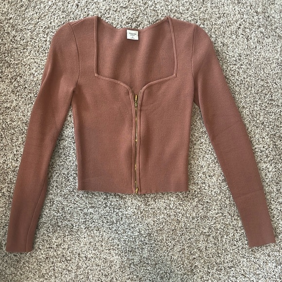 Abercrombie & Fitch Tops - nwot Abercrombie zipper sweater top